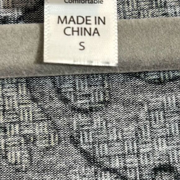 LuLaRoe Perfect T print swing shape half sleeve side vent tunic tee S - Picture 9 of 10